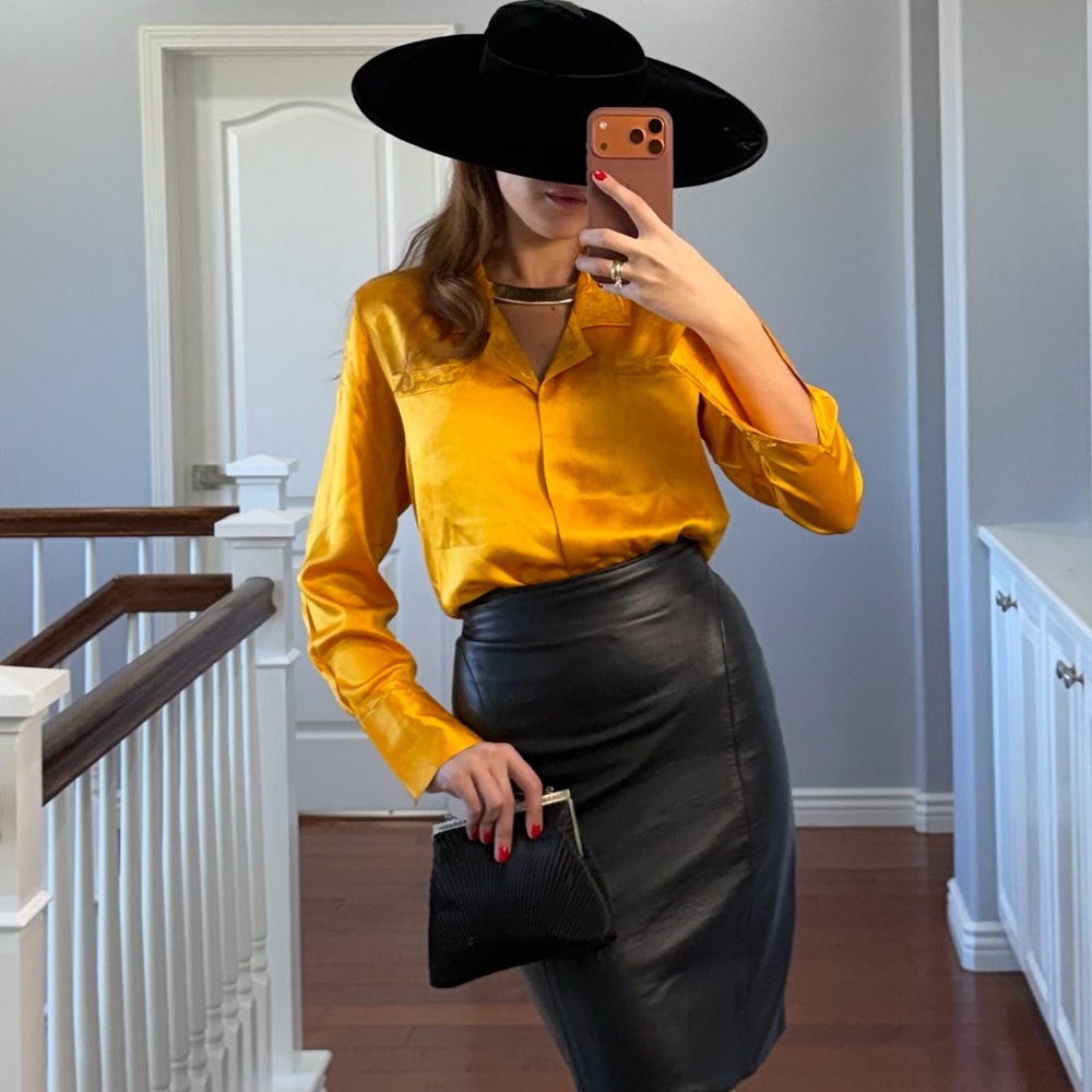 Vibrant Yellow Blouse with Flared Sleeves - Picture 4 of 7